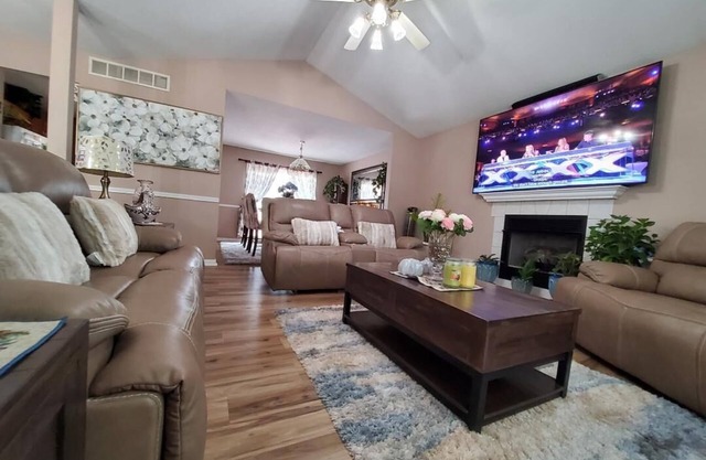 Smart home, entire Loft, 3 bedroom, 2 bath