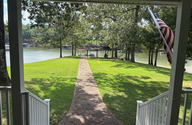 Smith Lake Retreat on over 2 acres
