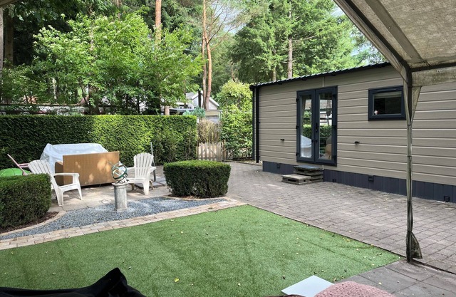 Smoke-free chalet on the edge of recreation park 't Veluws Hof, dogs welcome.