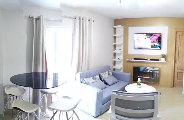 SNOW IN MIRAMAR, apartment at the foot of the slopes