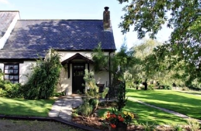 Snowdrop Cottage - cosy and quaint with fabulous shared leisure facilities