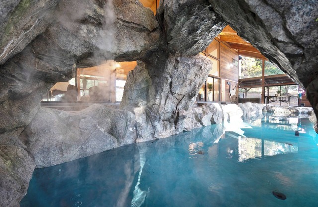Snowline Lodge with Indoor Pool, Pickleball, Hot Tub and Disc Golf!