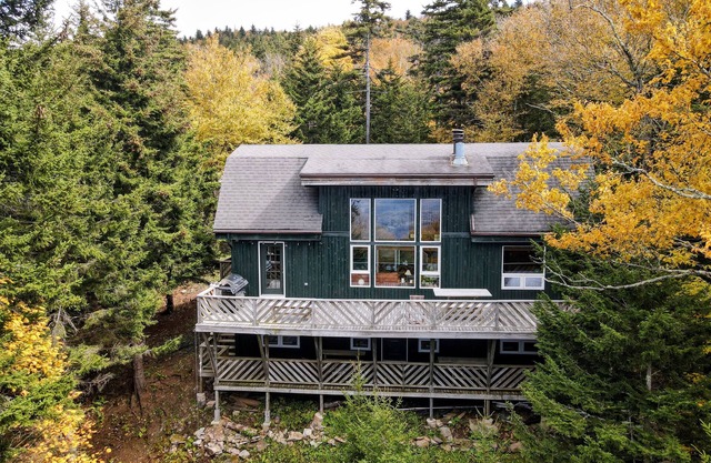 Snowshoe 5 Bedroom House - 100 yards from the ski slopes