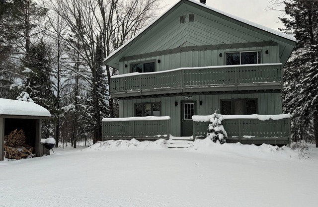 Snowy Summit Ski Chalet- Where Mountain Memories Begin