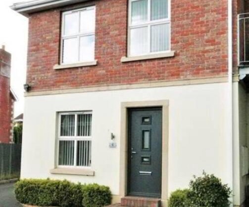 Snug House - Dromore Village - Lagan River View