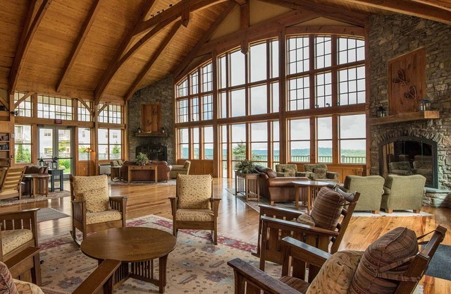 Soaring Eagle #402: 2 Bedrooms, 2 Full Baths: Slope Side, Hot Tubs. Underground Parking.