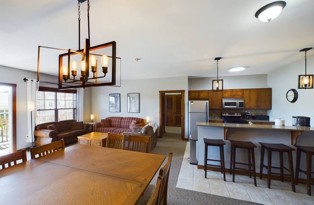 Soaring Eagle Ski-in/Ski-out Condo w/Hot Tubs