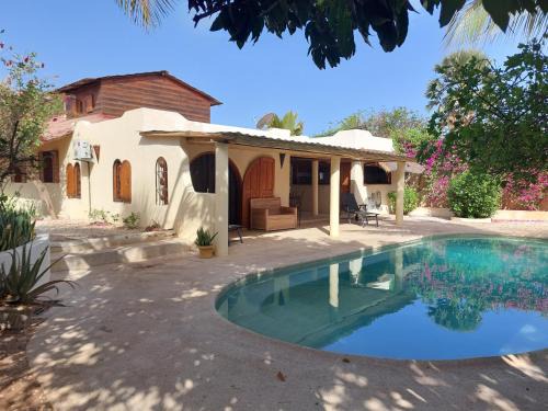 Soleil et Saloum - Chambre d'hôtes avec piscine