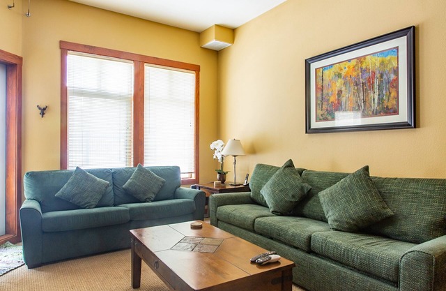 Solitude Resort ski in/out. 1 bedroom + den. Eagle Springs East #103. Sleeps 5.