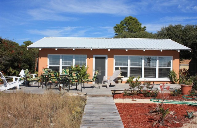 "Somewhere In The Sun" Beachfront Cottage - Old Florida Style Hideaway