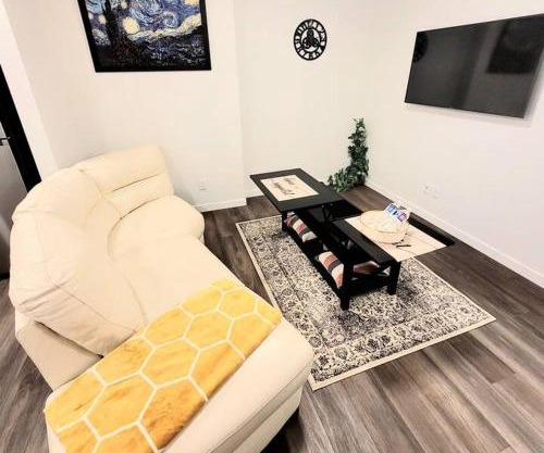 Somy Suite - Cozy 2bedrom with two queens bed and free street parking