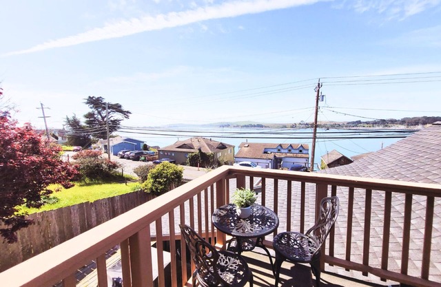 Sonoma Coast Retreat - Charming 2-bedroom house in tranquil Bodega Bay with WiFi