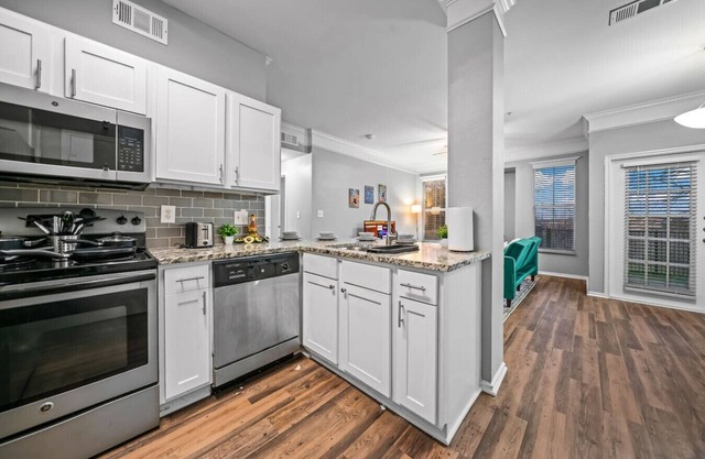 Sophisticated 2BR 2BA Apartment Stay with Pool