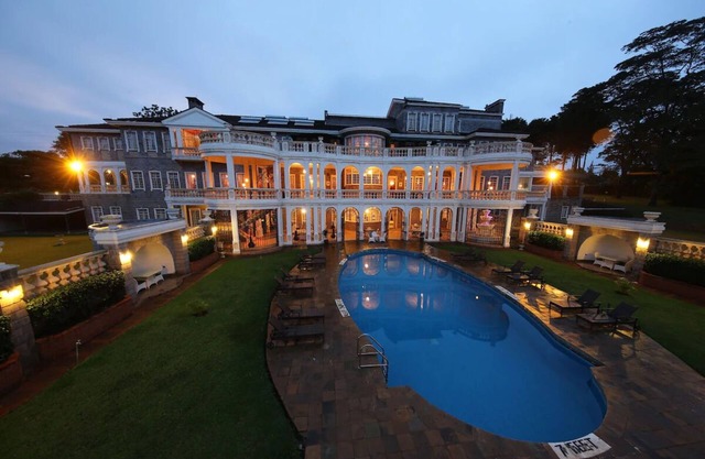 Sophisticated Room Near Pool and Gardens – Perfect for Relaxation