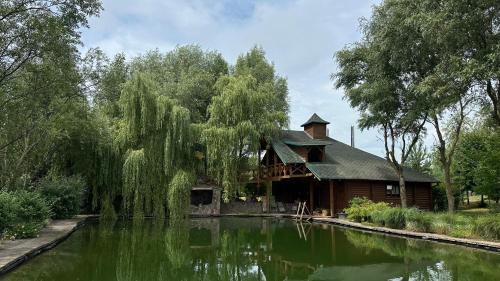 Sosnivka Lake House