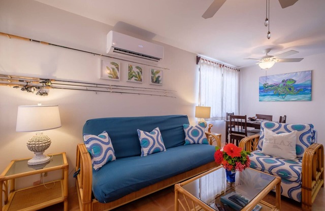 SOUGHT AFTER PARADISE VILLAS CONDO! POOL, OCEAN, WALK TO EVERYTHING!