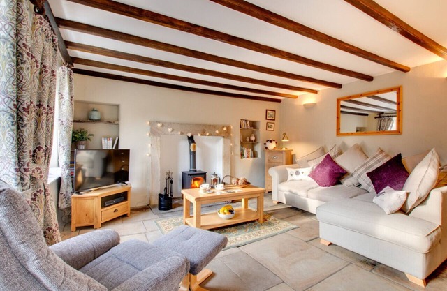 South Steps Cottage - Two Bedroom House, Sleeps 4