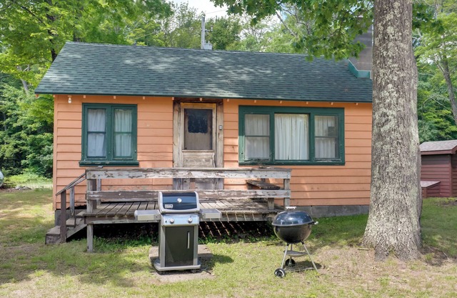 South Twin Lake Cabin w/Dock, Steps to Water