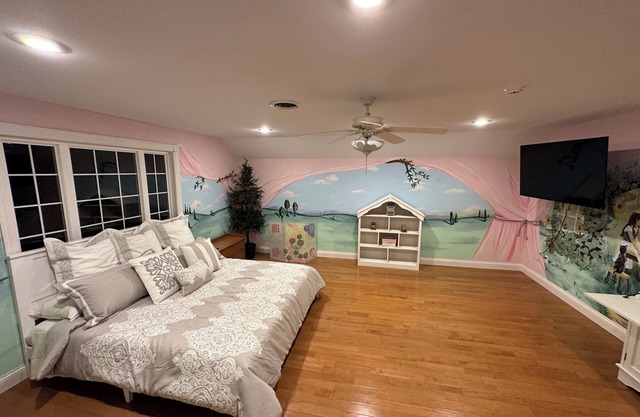 Southern comfort ;walk to golf private fishing lake onsite hiking trails etc nnn