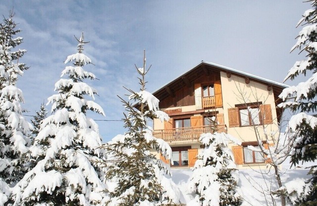 Spacious ground floor apartment of an individual chalet 'Les Ecrins', La Toussuire