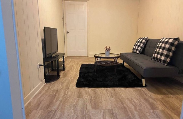 Spacious 1 bedroom apt. Close to mall and transit