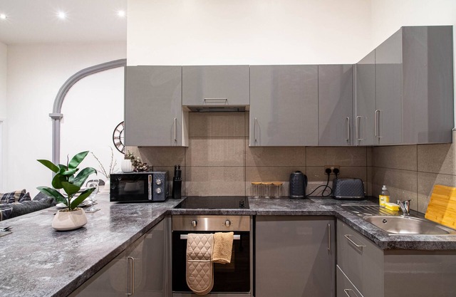 Spacious 2-Bedroom Apartment in Central Barnsley