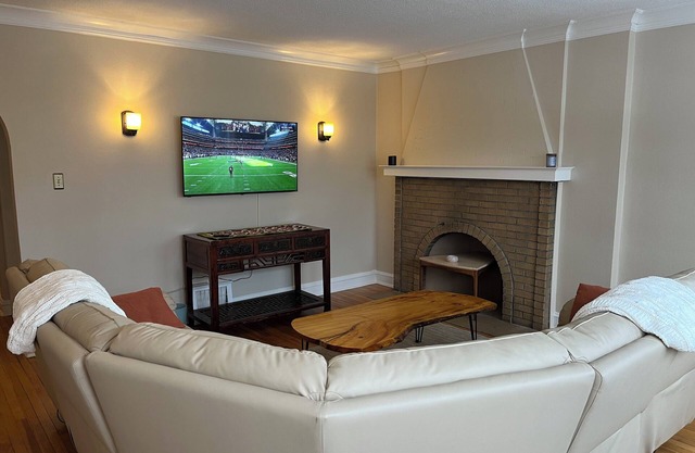 Spacious 2-bedroom apartment in Forest Park
