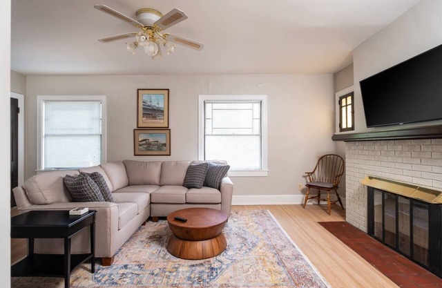 Spacious 2B/1BA in Buzzing Louisville Neighborhood