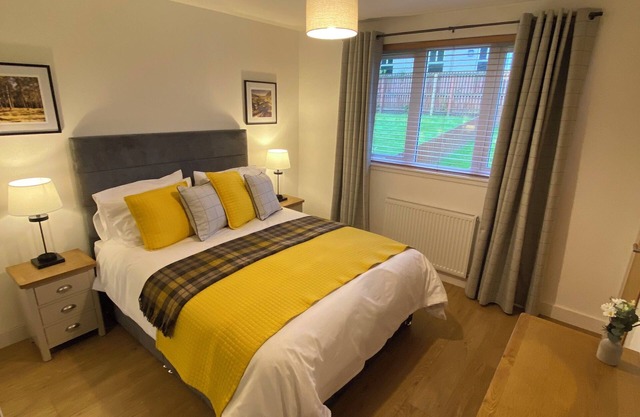 Spacious 2BR Apartment - Ground Floor - Inverness