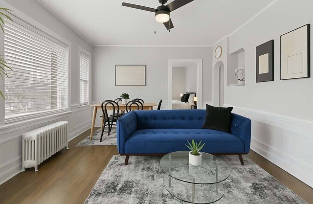 Spacious 2BR Close to it All - Chic Apt in Skokie