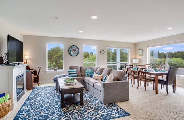 Spacious 2BR End Unit ~ Saltwater Heated Pool ~ Hot Tub ~ Beach Access!