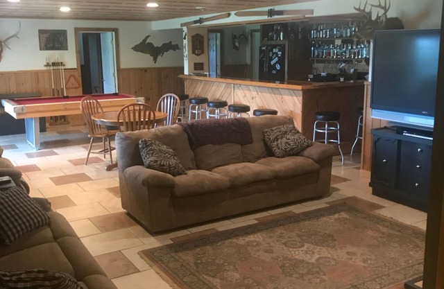 Spacious 3 bedroom for outdoor getaway, gateway to western U.P. Adventures