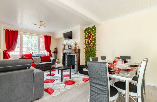 Spacious 3-bedroom house. Sleeps 6-8 people with WiFi, Netflix etc