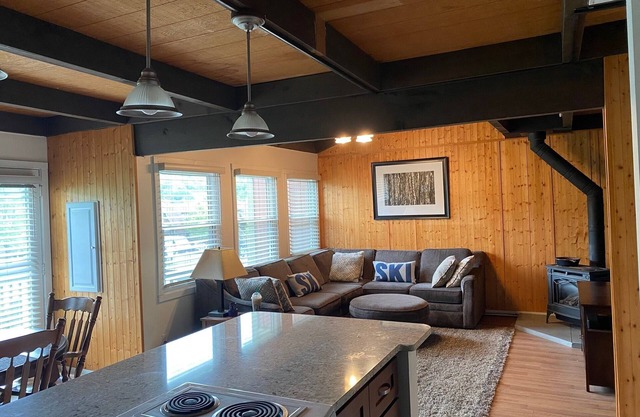Spacious 3 BR Condo - Family and Pet Friendly