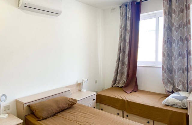 Spacious 3 Double bedroom PENTHOUSE closed to Paceville and St. George Beach