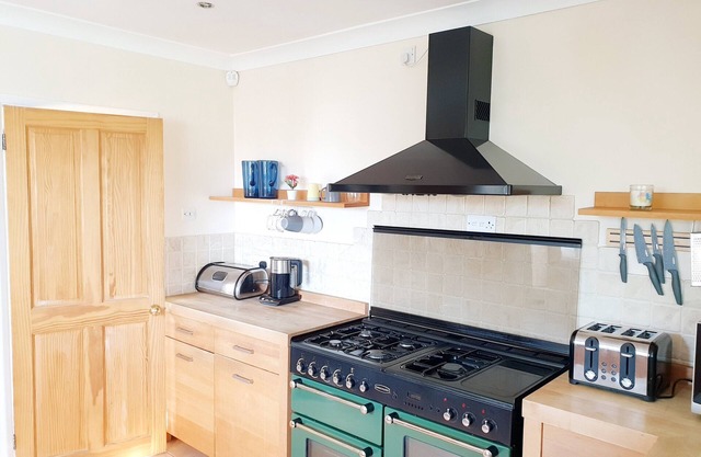 Spacious 3bed property with parking & large garden