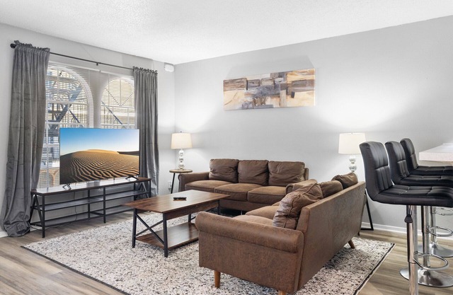 Spacious 3BR/2BA next to UT 8986