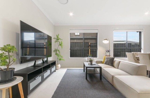 Spacious 4-Bed Home Near Rouse Hill & Attractions