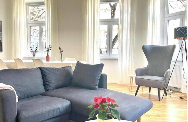 Spacious 4-Bedroom Apartment Near Schönbrunn & Westbahnhof
