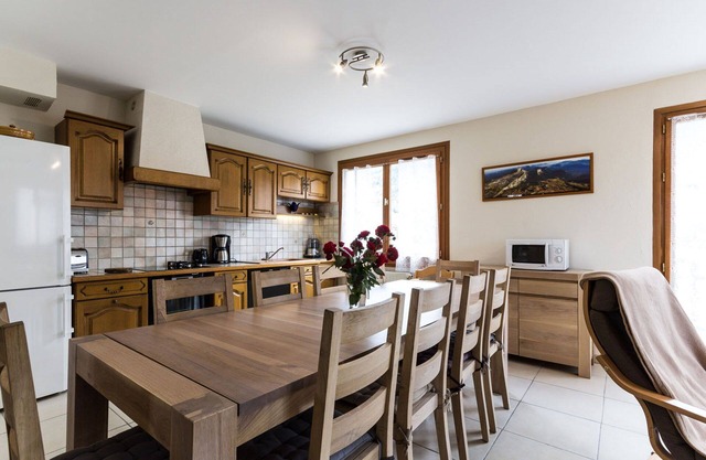 Spacious 4 bedroom gite "Menil" with Jacuzzi-Sauna in Trieves Vercors