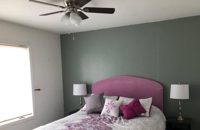Spacious 4 BR on 10 acres near Gettysburg!