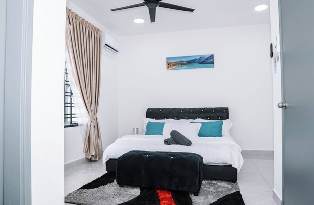 Spacious 4BR Family Home Near Senai Airport JB