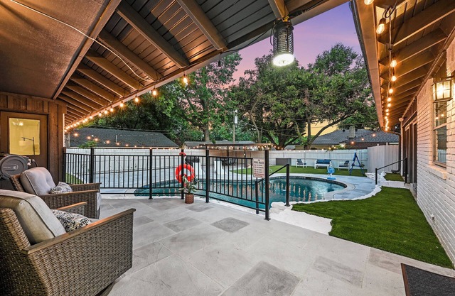 Spacious 5-bedroom w/Pool, in Grand Prairie near AT&T Stadium