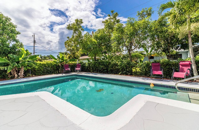 Spacious 5-bedroom, 2-bath home in picturesque El Portal, complete with AC