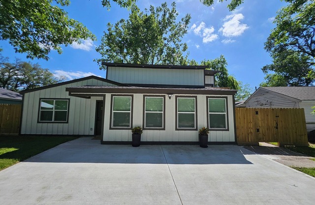 Spacious 5-bedroom 4 Full Bathroom Newly Remodeled Home