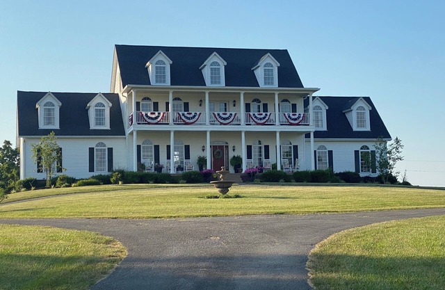 Spacious 5-bedroom Estate home in the heart of Bourbon Country!