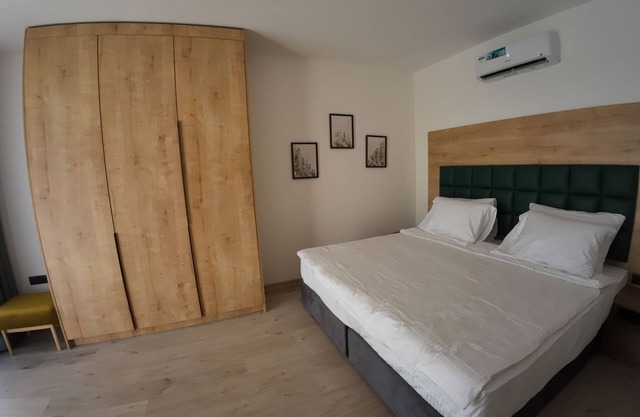 Spacious 5-bedroom villa with WiFi, access to gym and pool in charming Tarčin