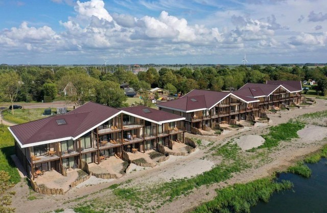 Spacious 6-person apartment with sauna, bathtub, and IJsselmeer view. Perfect for families or friends by the water.