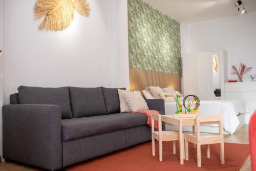 Spacious 75m Family Apt near AVE and Free Parking