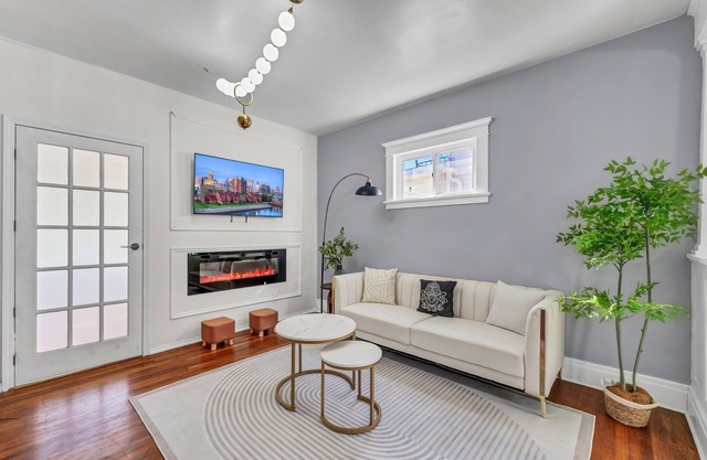 Spacious 7BR Arcade WiFi FreeParking 3King Sleep 19